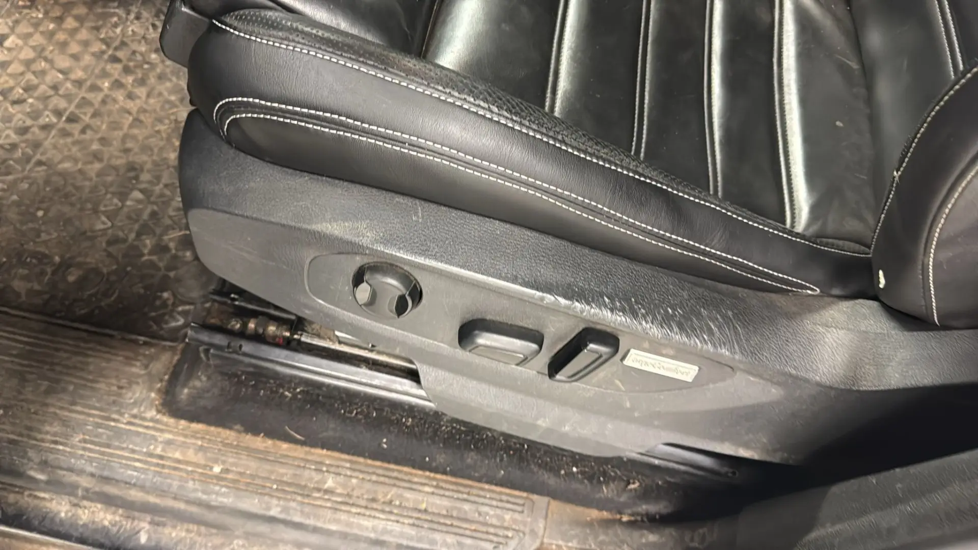 Omklädd bilinteriör utförd av AutoXtra i Uppsala, exempel 10