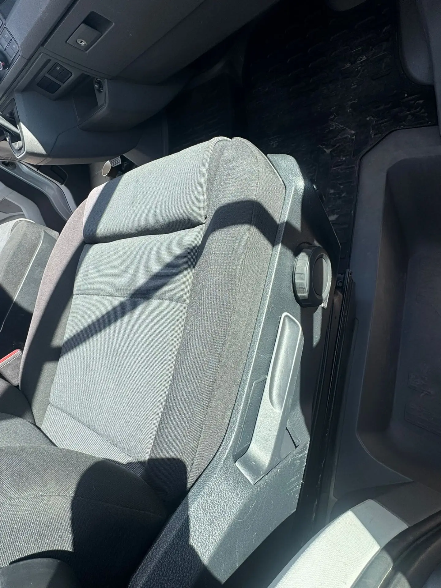 Omklädd bilinteriör utförd av AutoXtra i Uppsala, exempel 5